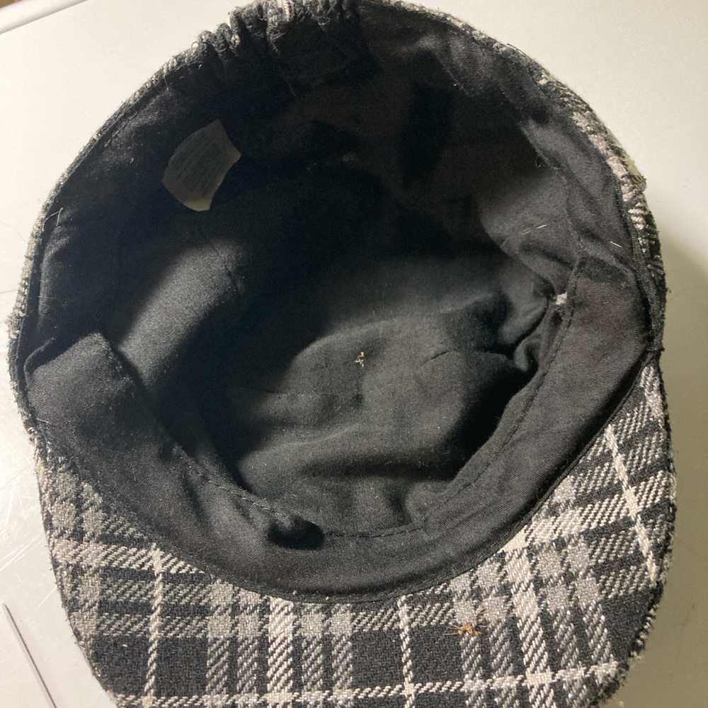 Stylish Black and White Plaid Cap - Picture 6 of 7